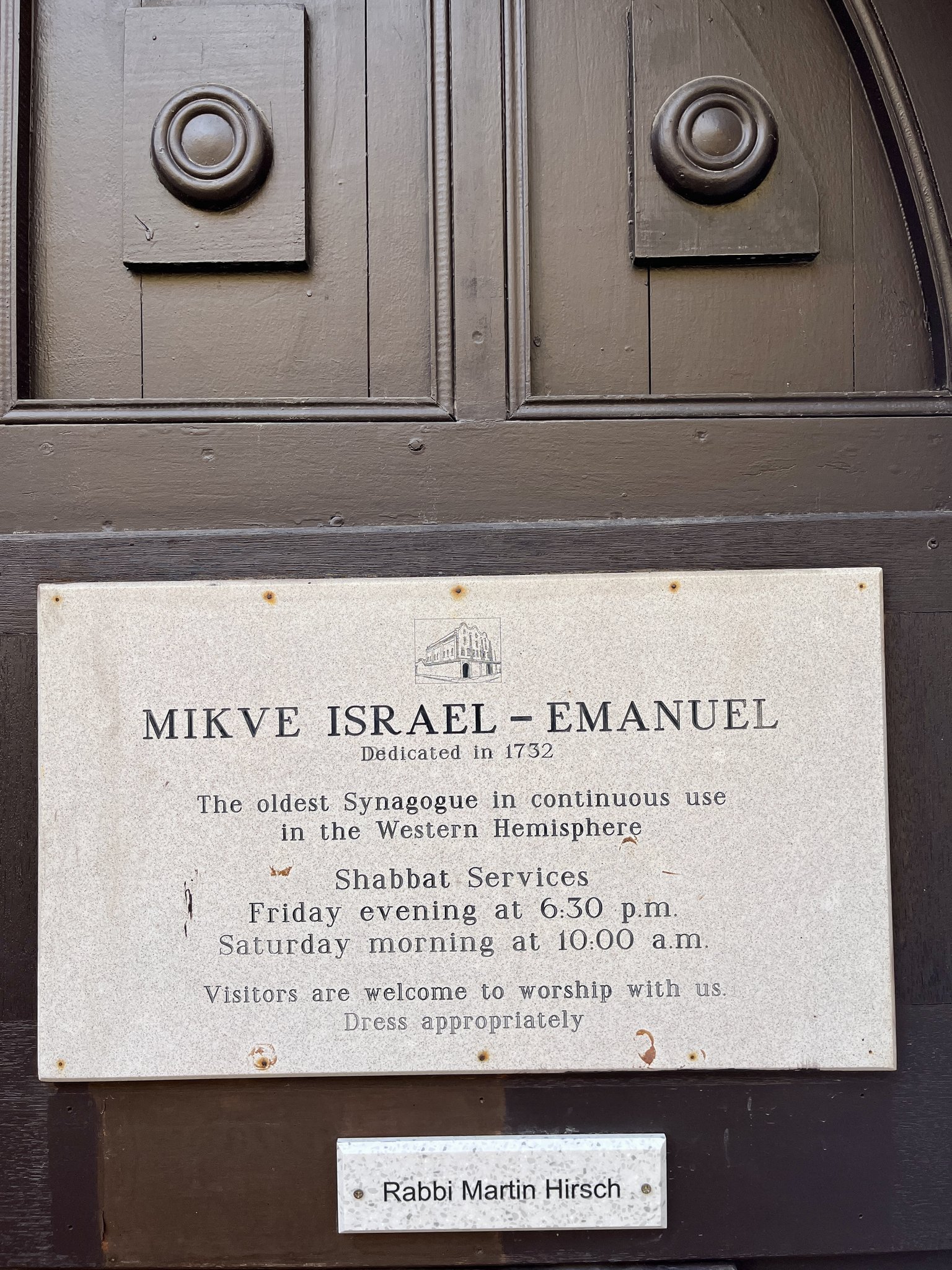 Entrance plaque for the Mikvé Israel-Emanuel Synagogue